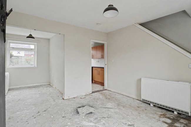 35 Park View, Crewkerne, Somerset, TA18 8HS 4