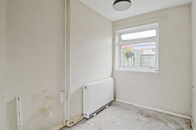 35 Park View, Crewkerne, Somerset, TA18 8HS 4
