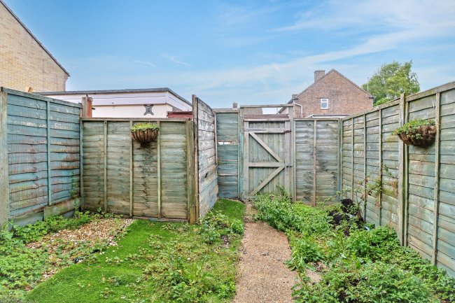 35 Park View, Crewkerne, Somerset, TA18 8HS 4