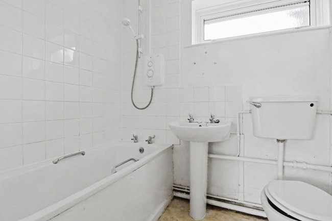 35 Park View, Crewkerne, Somerset, TA18 8HS 4