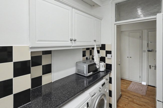 Flat 14, Coniston Court, Kendal Street, St George Fields, Paddington, London, W2 2AN 2
