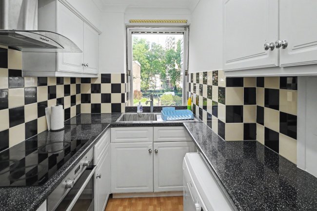 Flat 14, Coniston Court, Kendal Street, St George Fields, Paddington, London, W2 2AN 2