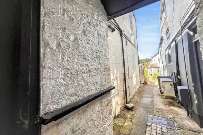 50-52 Fore Street, Kingsbridge, Devon, TQ7 1NY 4