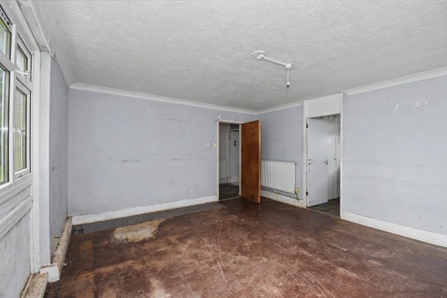 153 Holbeck, Bracknell, Berkshire, RG12 8XG 2
