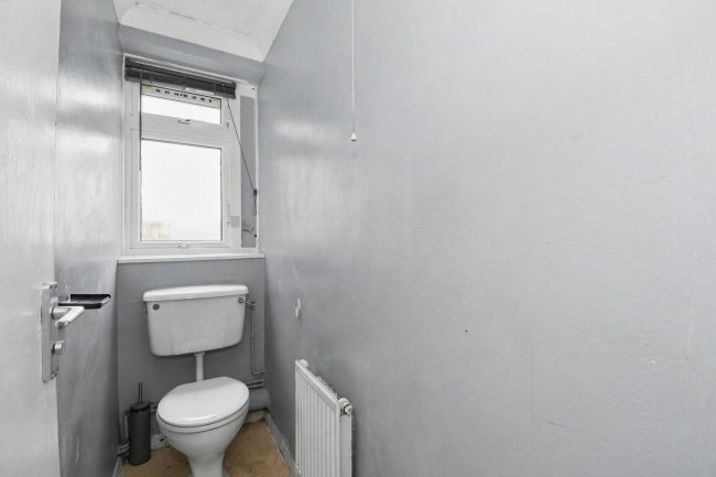 153 Holbeck, Bracknell, Berkshire, RG12 8XG 2