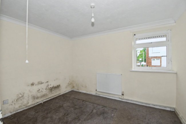 153 Holbeck, Bracknell, Berkshire, RG12 8XG 2