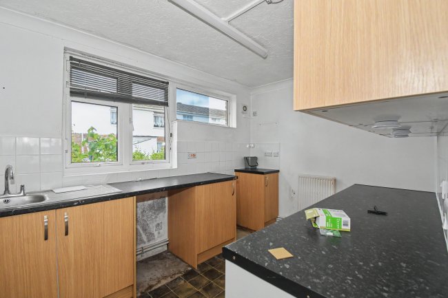 153 Holbeck, Bracknell, Berkshire, RG12 8XG 2