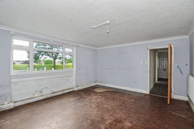 153 Holbeck, Bracknell, Berkshire, RG12 8XG 2