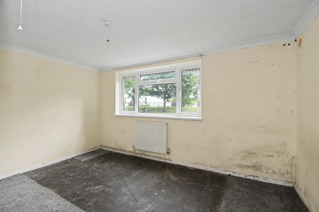 153 Holbeck, Bracknell, Berkshire, RG12 8XG 2