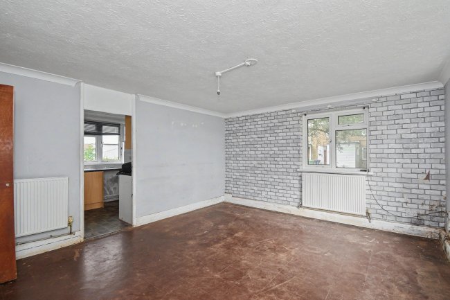 153 Holbeck, Bracknell, Berkshire, RG12 8XG 2