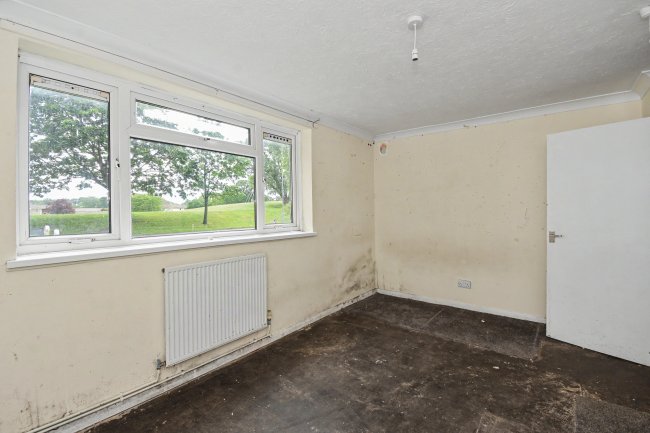 153 Holbeck, Bracknell, Berkshire, RG12 8XG 2