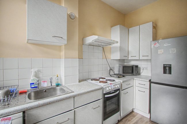 Flat B, 5 Minster Road, Cricklewood, London, NW2 3SD 4