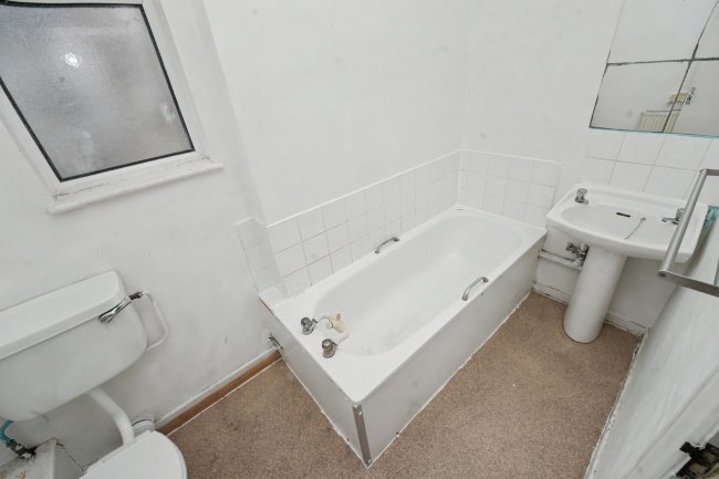 First Floor Flat, 73 Ling Road, London E16 4AW 1