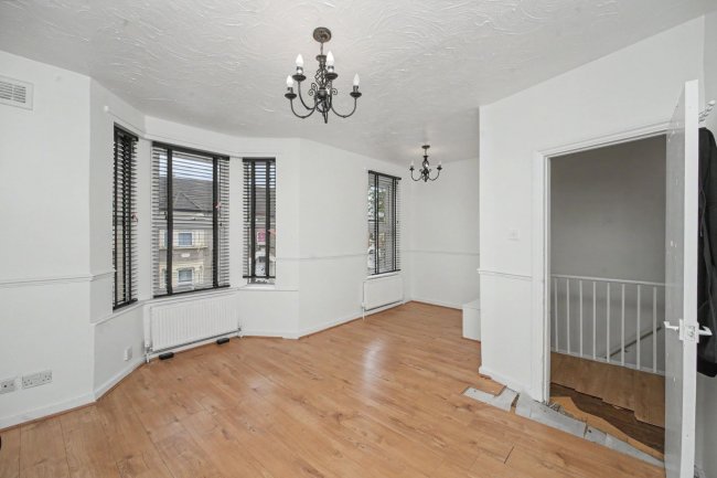 First Floor Flat, 73 Ling Road, London E16 4AW 1