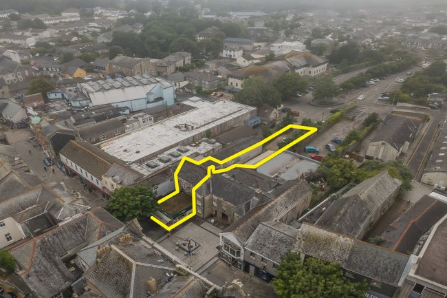 19 Fore Street, Redruth, Cornwall, TR15 2BD 6