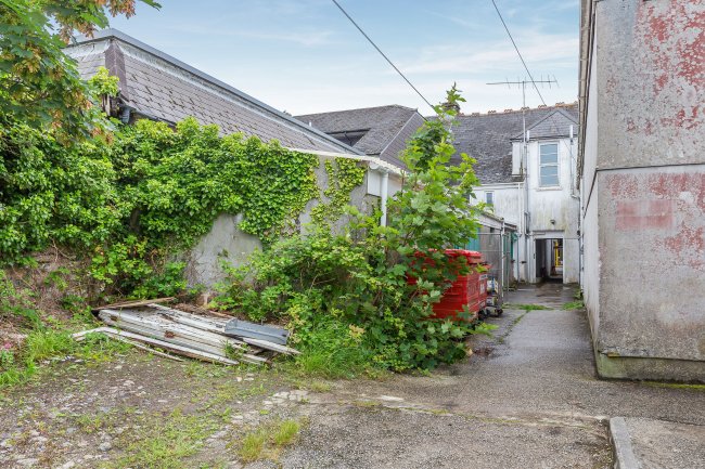 19 Fore Street, Redruth, Cornwall, TR15 2BD 6
