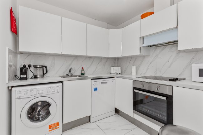 415 North End Road, London SW6 1NS 7