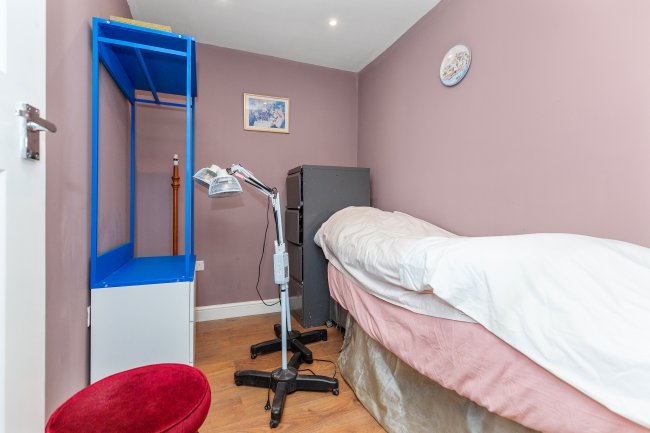 415 North End Road, London SW6 1NS 7