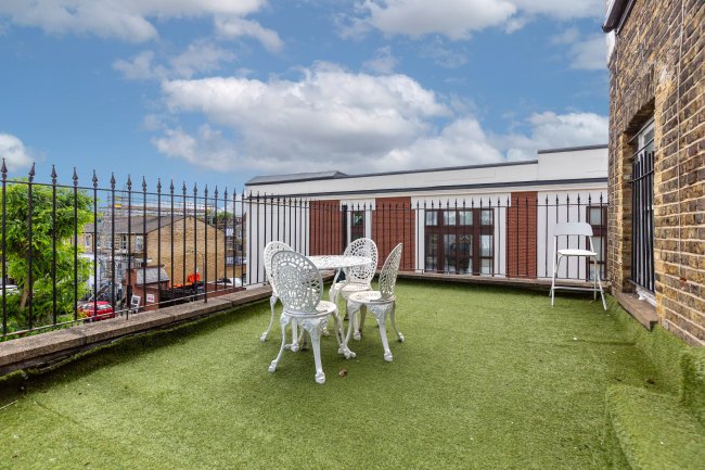 415 North End Road, London SW6 1NS 7