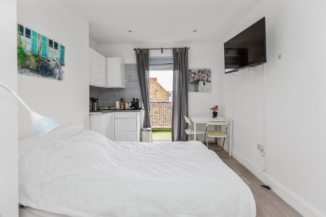415 North End Road, London SW6 1NS 7