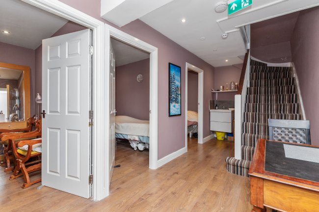 415 North End Road, London SW6 1NS 7