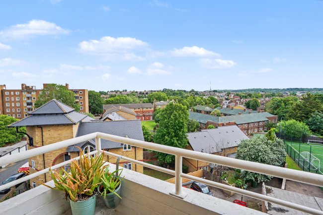 Flat 25, Maskall Close, High Trees, Tulse Hill, London, SW2 3PH 4
