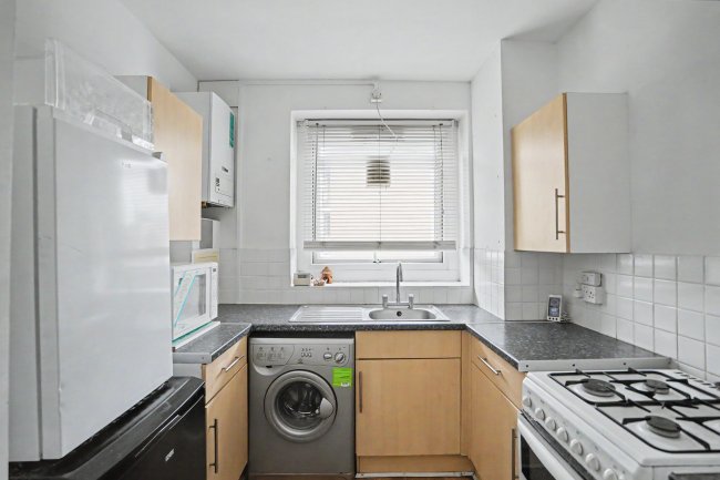 Flat 25, Maskall Close, High Trees, Tulse Hill, London, SW2 3PH 4