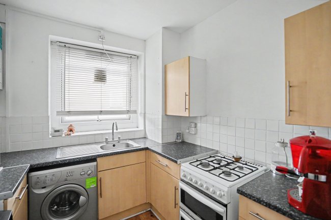 Flat 25, Maskall Close, High Trees, Tulse Hill, London, SW2 3PH 4