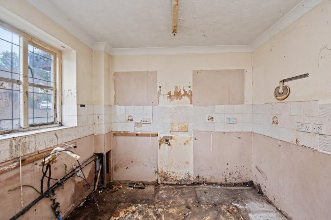 4 Chattisham Close, Stowmarket, Suffolk, IP14 2RE 5