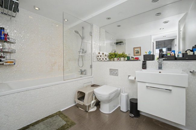 Flat 14, The Piper Building, Peterborough Road, Fulham, London SW6 3EF 3