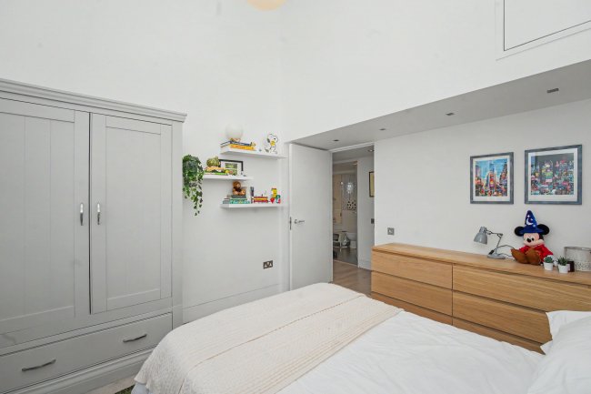 Flat 14, The Piper Building, Peterborough Road, Fulham, London SW6 3EF 3