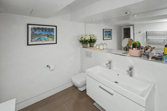 Flat 14, The Piper Building, Peterborough Road, Fulham, London SW6 3EF 3