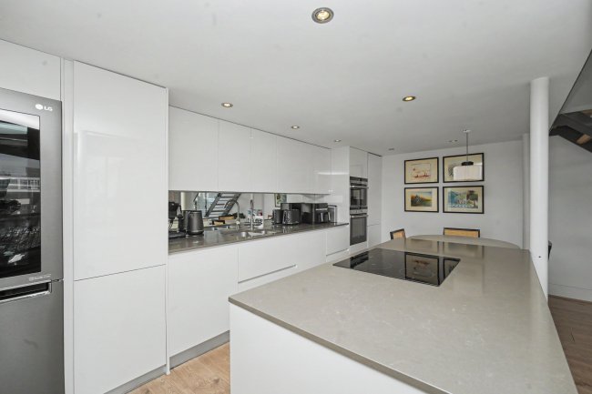 Flat 14, The Piper Building, Peterborough Road, Fulham, London SW6 3EF 3