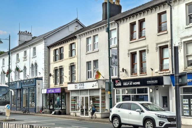 144 High Street, Porthmadog, LL49 9NU 6