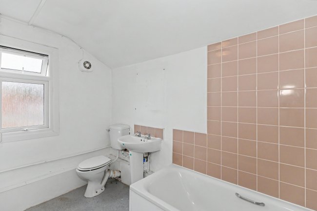 42 Albert Road, Bletchley, MK2 2UQ 2