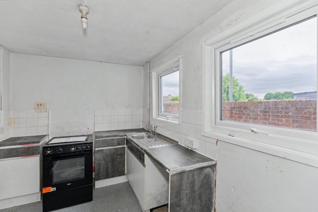 42 Albert Road, Bletchley, MK2 2UQ 2