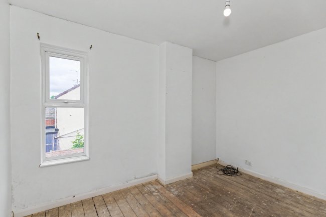42 Albert Road, Bletchley, MK2 2UQ 2