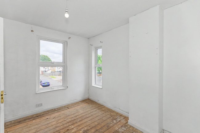 42 Albert Road, Bletchley, MK2 2UQ 2