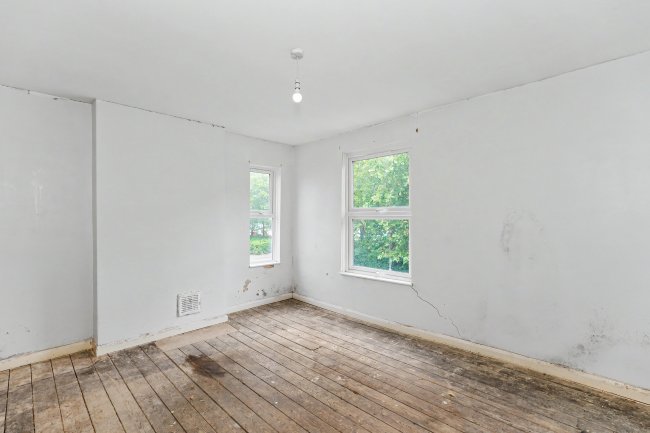 42 Albert Road, Bletchley, MK2 2UQ 2