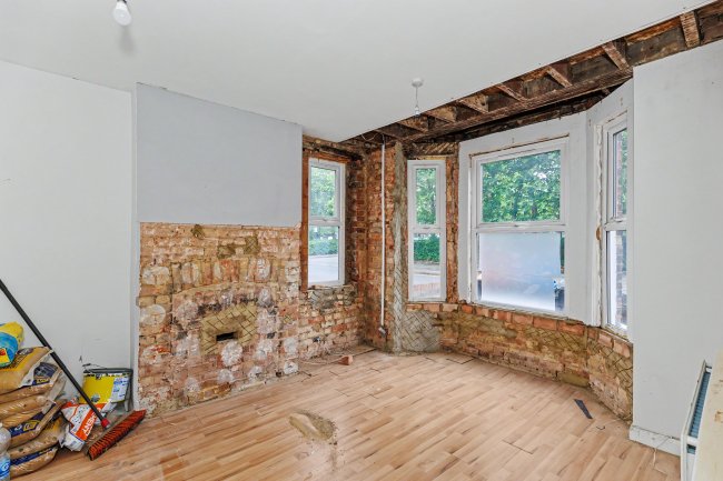 42 Albert Road, Bletchley, MK2 2UQ 2