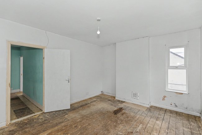 42 Albert Road, Bletchley, MK2 2UQ 2