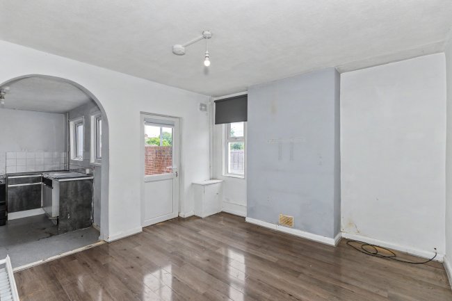 42 Albert Road, Bletchley, MK2 2UQ 2