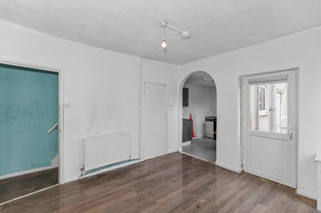 42 Albert Road, Bletchley, MK2 2UQ 2