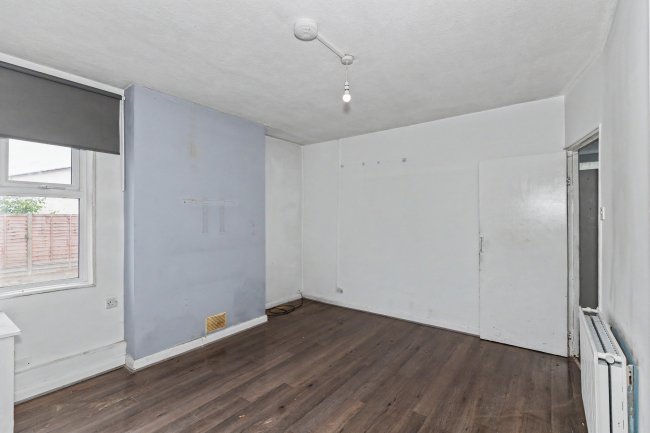 42 Albert Road, Bletchley, MK2 2UQ 2