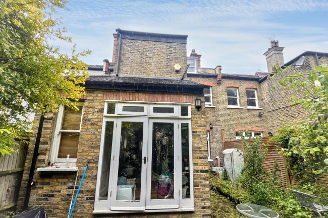 8 Clavering Avenue, Barnes, London, SW13 8DY 2