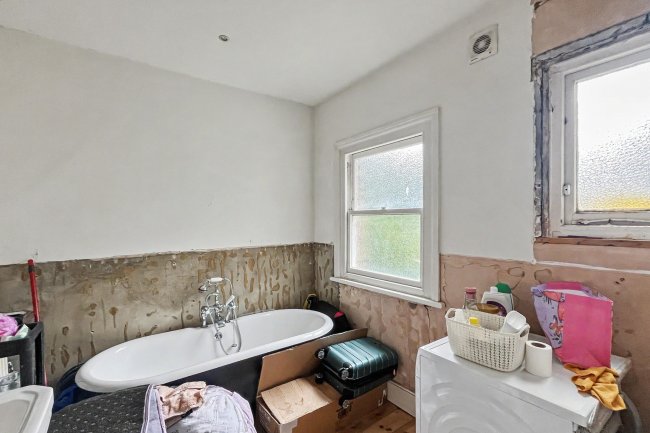 8 Clavering Avenue, Barnes, London, SW13 8DY 2