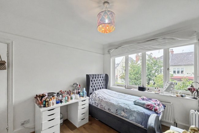 8 Clavering Avenue, Barnes, London, SW13 8DY 2