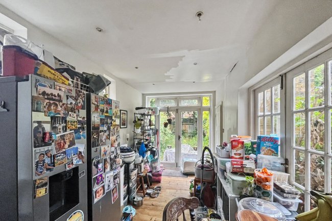 8 Clavering Avenue, Barnes, London, SW13 8DY 2