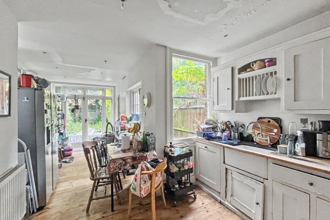 8 Clavering Avenue, Barnes, London, SW13 8DY 2