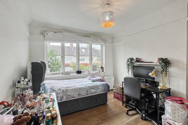 8 Clavering Avenue, Barnes, London, SW13 8DY 2